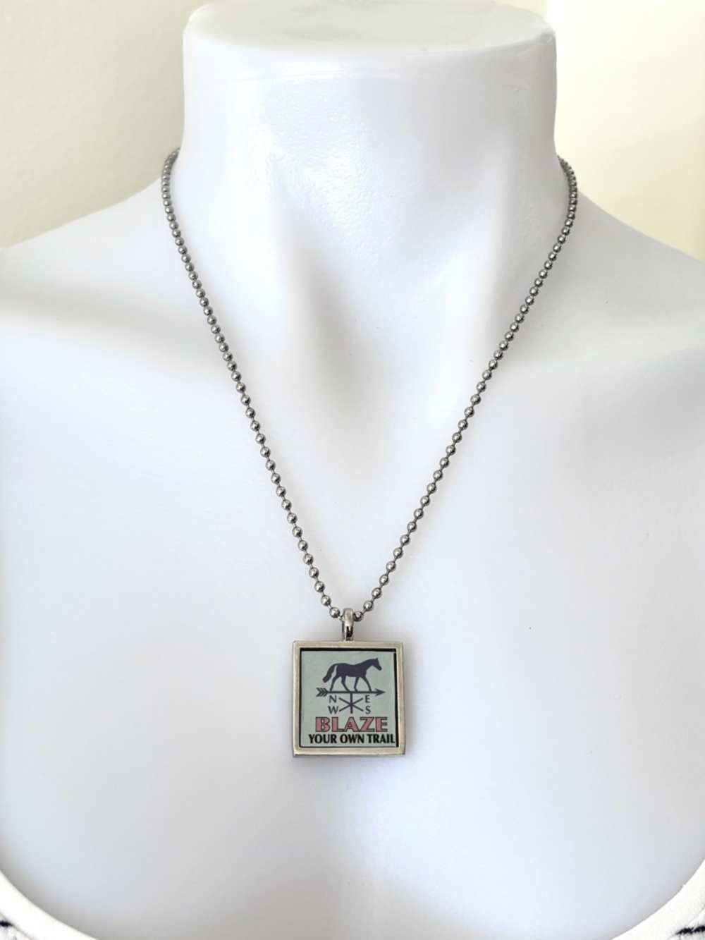 Breyer Equus silver tone necklace 9 interchangable horse art tiles in metal tin